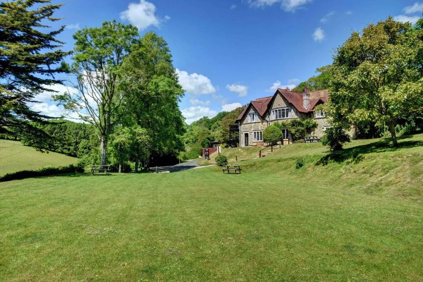 YHA BEER - 8/10 BEDROOM HOSTEL IN PICTURESQUE EAST DEVON VILLAGE ON JURASSIC COAST