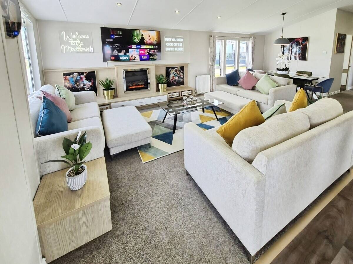 Luxury Lodge Holiday Let Business for Sale – Walton-on-the-Naze - £199,000