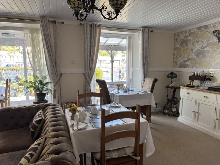 Freehold 5 Bedroom Guest House Located In Looe Photo 13