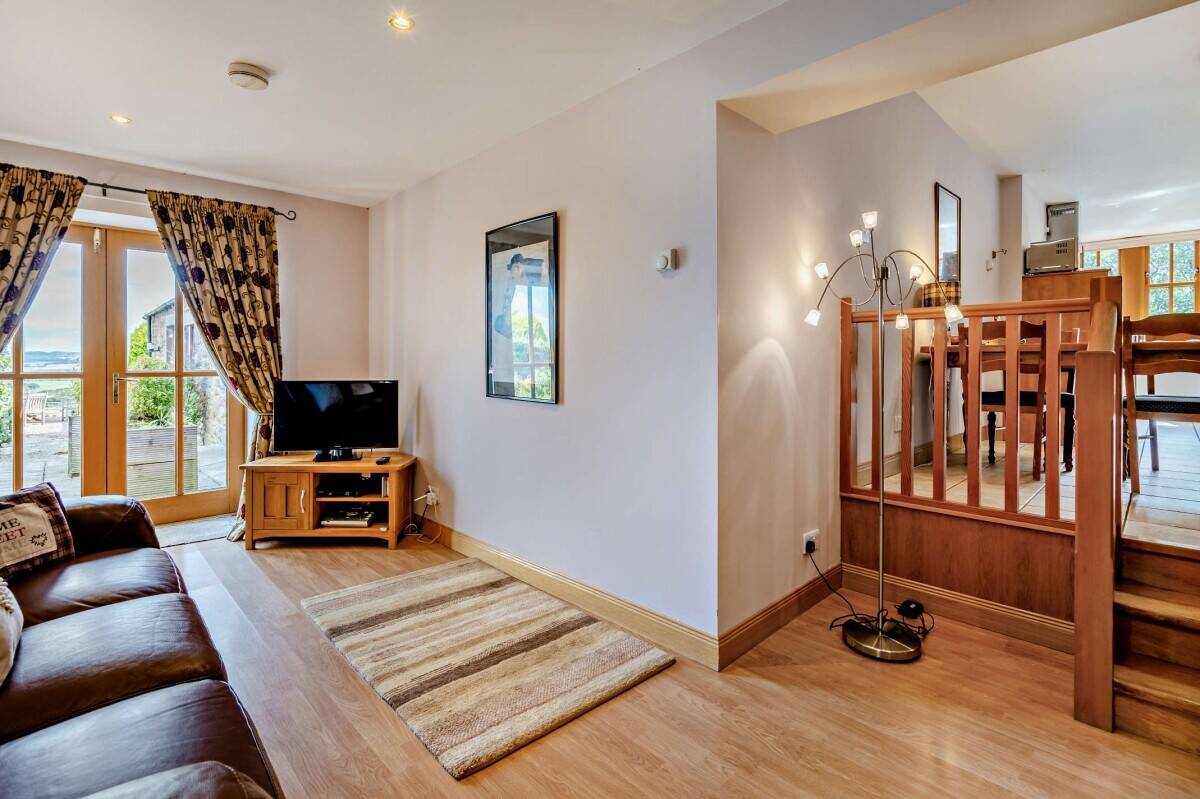 An exceptional house comprising 4 cottages (previously used as holiday rental), paddock and land. Photo 13