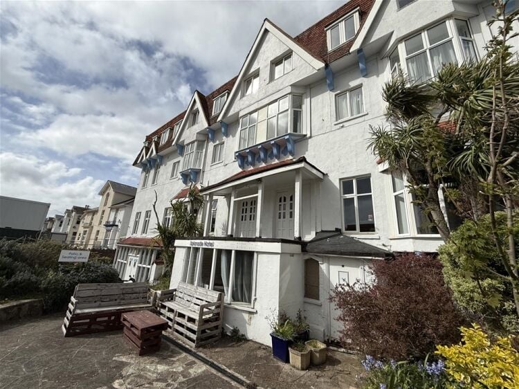 Prime seafront hotel within Torbay’s established resort of Paignton For Sale in Paignton Photo 12