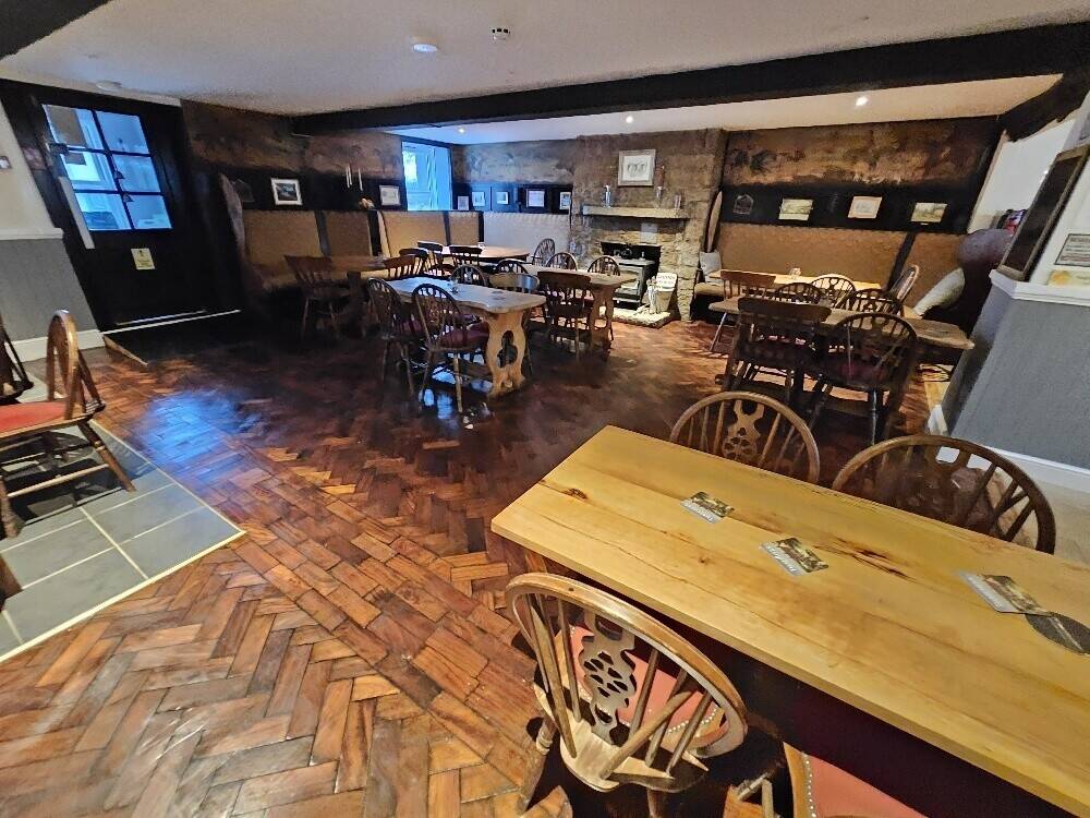 Dartmoor Inn & Hotel Set In 2.5 Acres WIth 9 Letting Rooms & 3 Bedroom Owner's Cottage