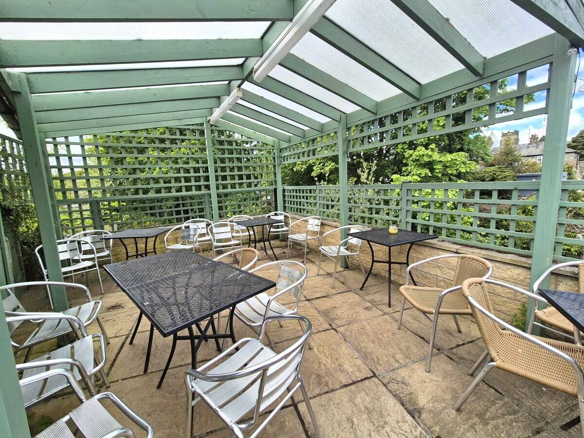 NORTH YORKSHIRE - COUNTRY PUB IN THE HEART OF THE YORKSHIRE DALES OFFERING LETTING ACCOMMODATION