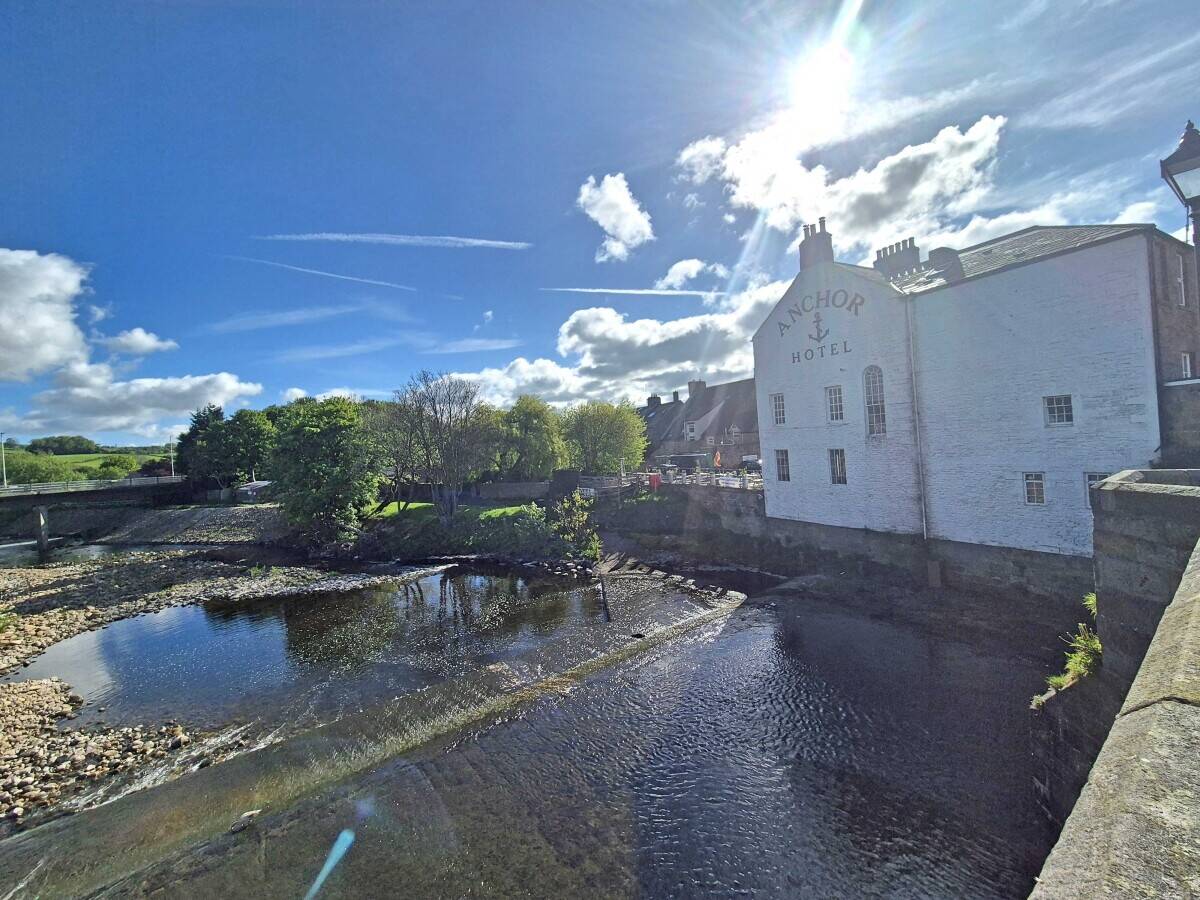 NORTHUMBERLAND - HISTORIC NINE BEDROOM HOTEL, BAR AND RESTAURANT IN SCENIC VILLAGE LOCATION