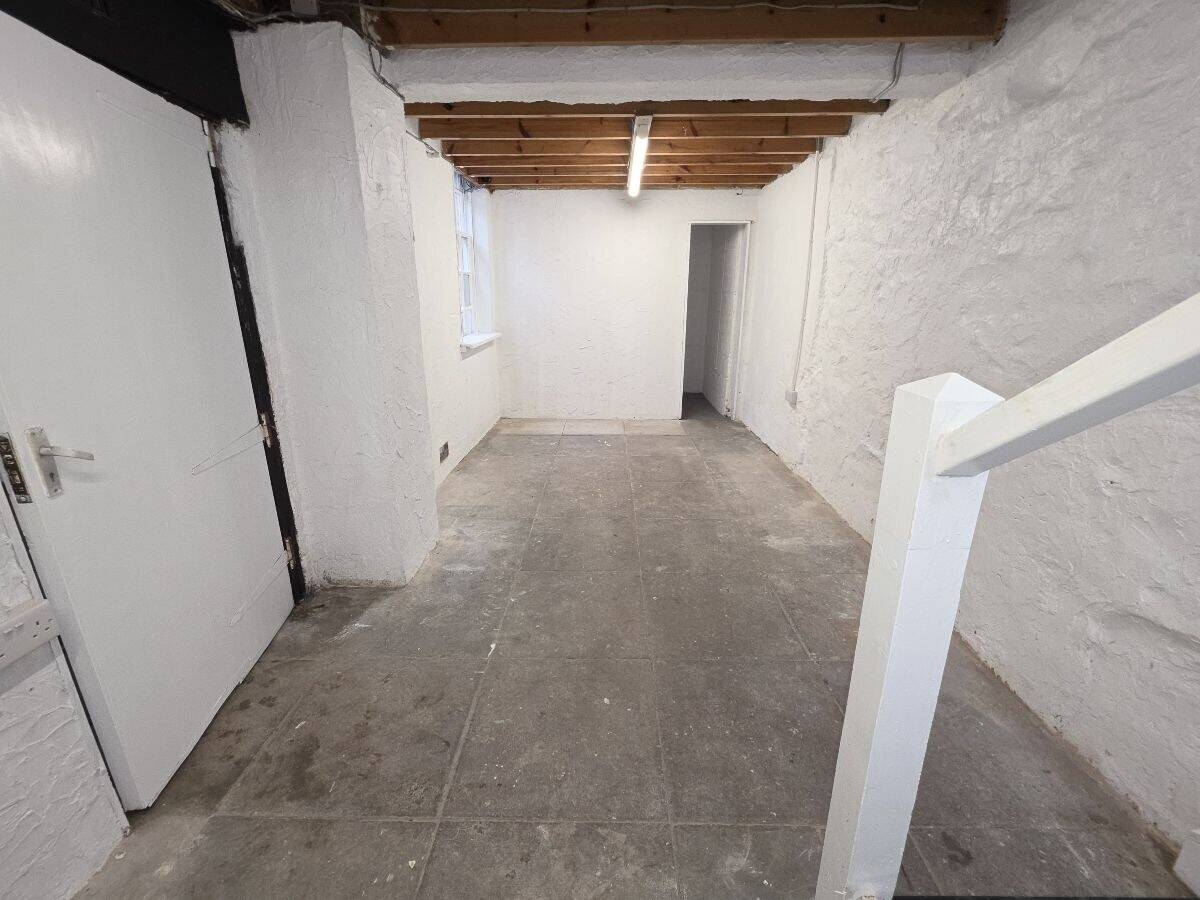 Bath City Centre Overlooking Abbey & Roman Baths - New Lease Available Photo 13