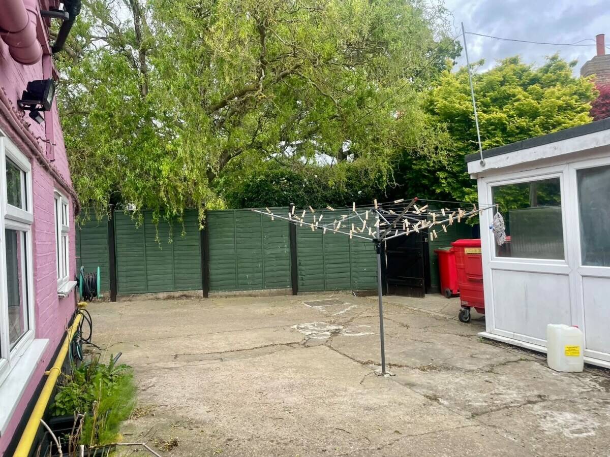 NORFOLK - FOOD-LED COUNTRY PUB WITH LARGE CAR PARK AND THREE LETTING ROOMS Photo 13