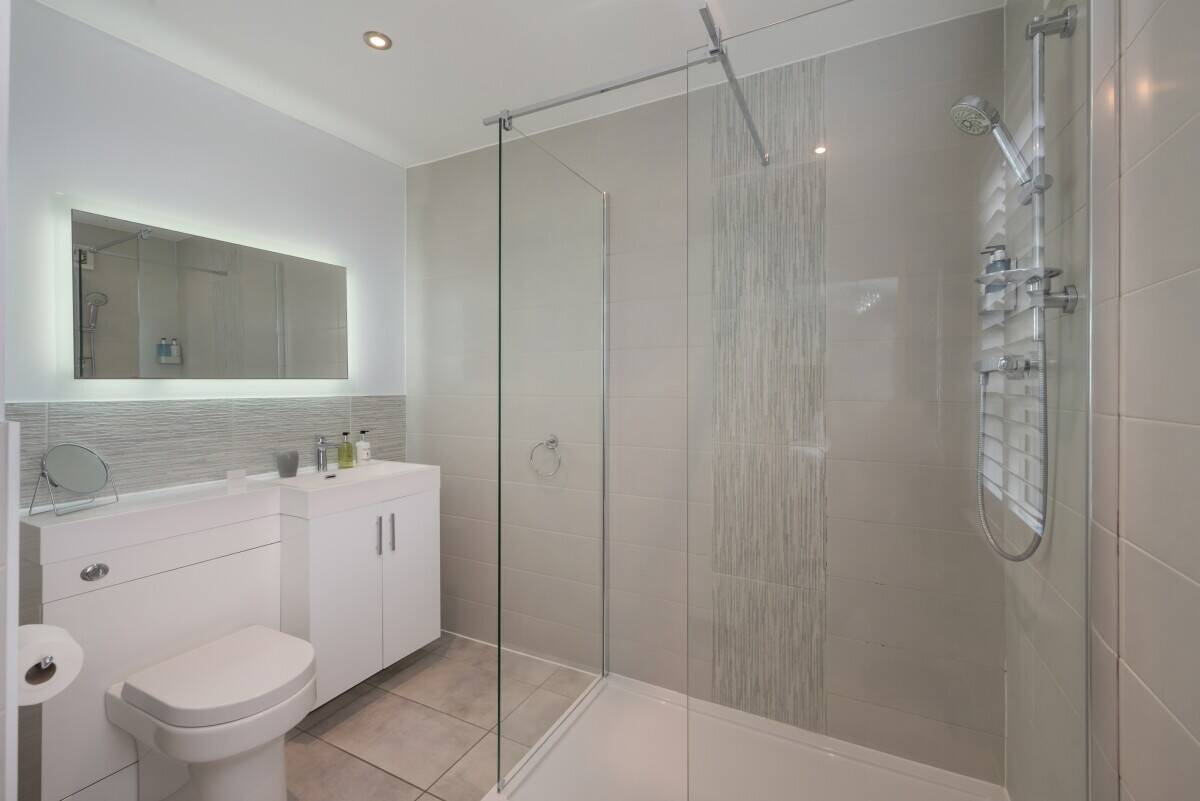 Stunning 7 bedroom Bed & Breakfast in the beautiful city of Canterbury plus private self contained owner accommodation Photo 13