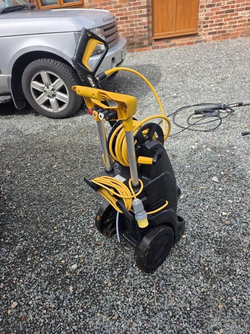 Mobile Solar Panel cleaning Service Photo 13