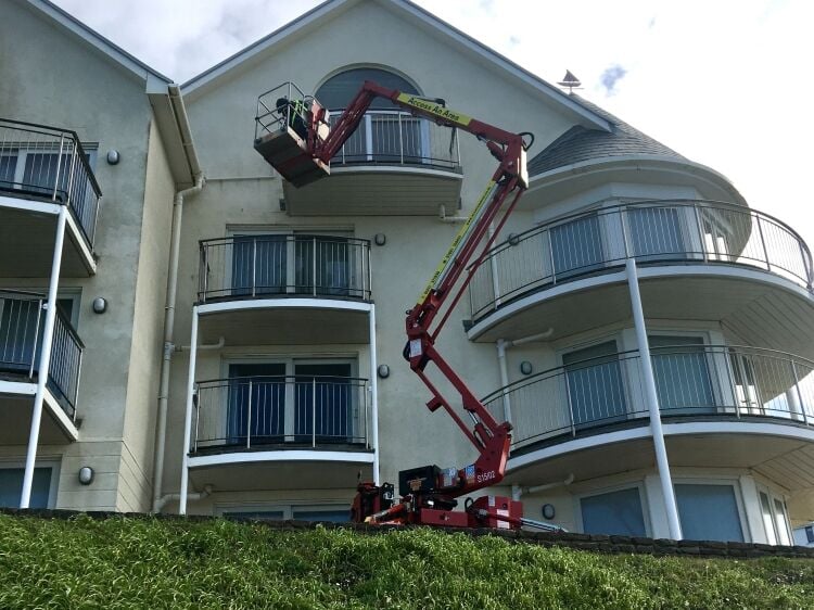 MOBILE ELEVATED WORK PLATFORM (CHERRY PICKER) HIRE