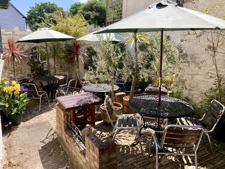 TEAROOM, STUDIO BED & BREAKFAST, and OWNERS ACCOMMODATION Photo 13