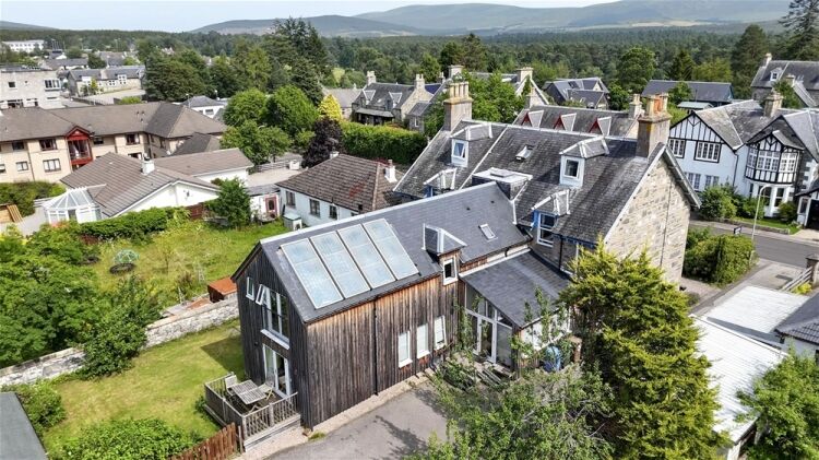Dunallan House Photo 13