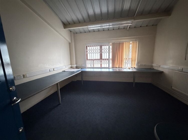 Vacant Unit For Sale in Leeds Photo 13
