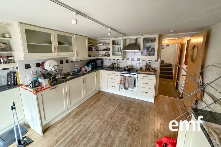 Let Commercial Investment With 4 Let Flats Photo 13