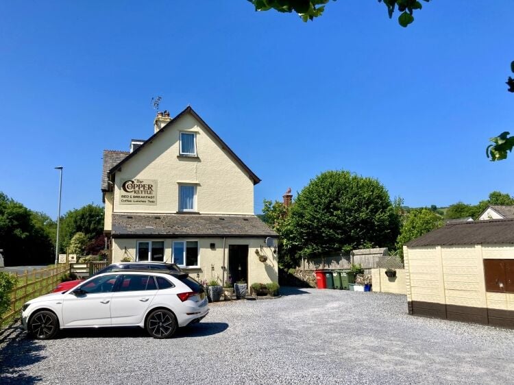 LICENSED TEAROOM/RESTAURANT AND BED & BREAKFAST