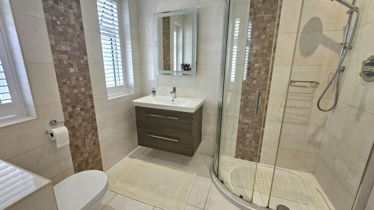 10/10 Rated Holiday Letting Home & Income - Sea Views