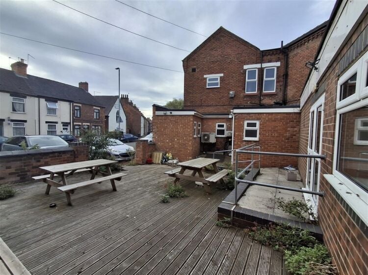 Licenced Trade, Pubs & Clubs For Sale in Burton-on-Trent Photo 13