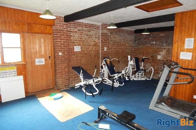 HOLIDAY COTTAGE COMPLEX IN THE HEART OF THE NORFOLK BROADS Photo 14