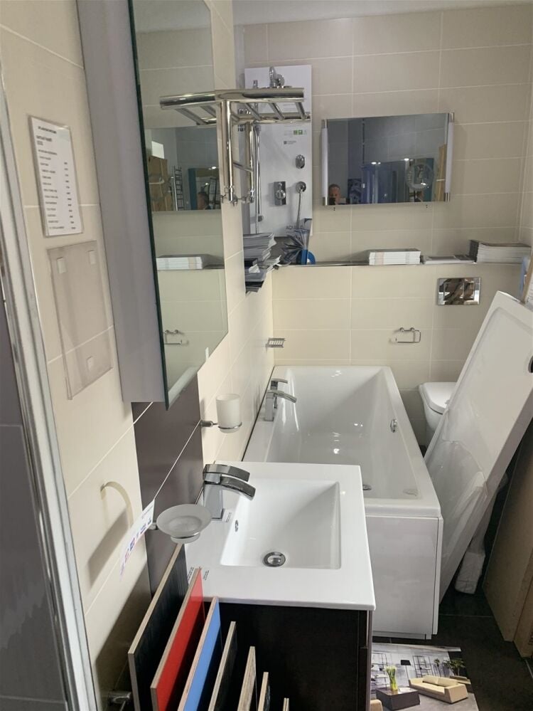 BESPOKE BATHROOM SALES & FITTING CENTRE IN EDINBURGH SUBURB Photo 14