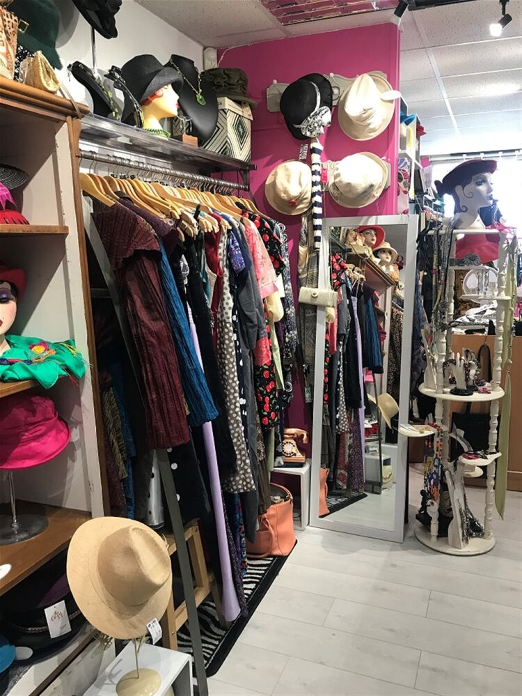 TOWN CENTRE LADIES DESIGNER FASHIONS & ACCESSORIES EMPORIUM IN NORTH CORNWALL Photo 14