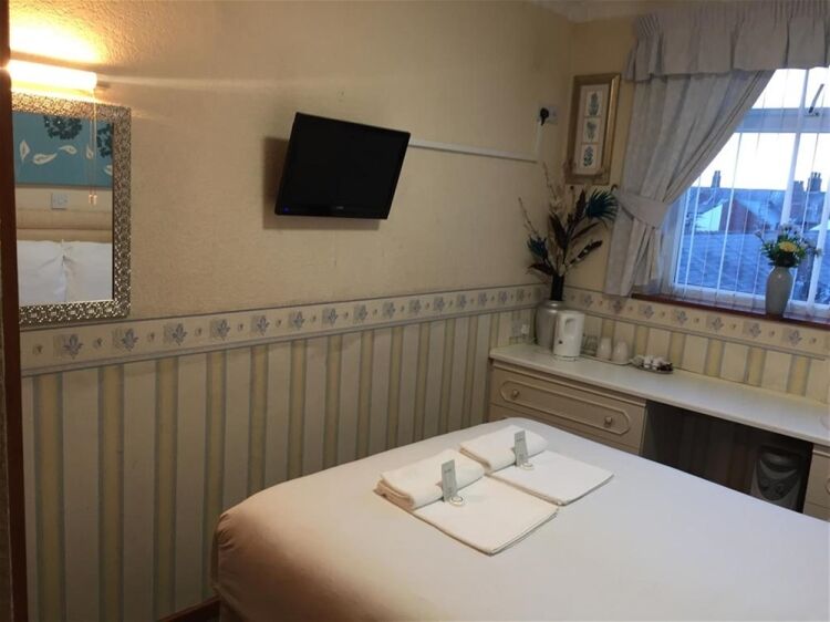 LICENSED FREEHOLD BED & BREAKFAST GUEST HOUSE IN BLACKPOOL