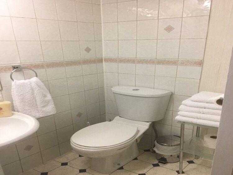 Well established licenced hotel for sale. Photo 14