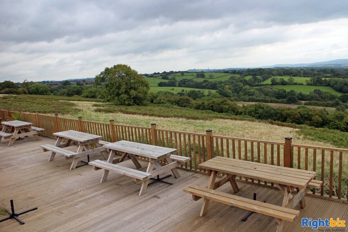 GWENT - WELL KNOWN FOOD LED COUNTRY PUB WITH PANORAMIC VIEWS OF SURROUNDING COUNTRYSIDE Photo 14