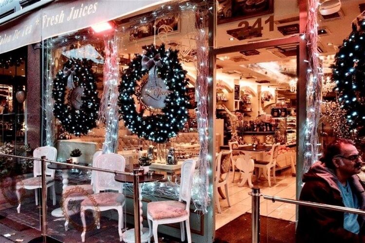 A SPECIALIST IN DESIGNING AND INSTALLING CHRISTMAS LIGHTING DISPLAYS Photo 14