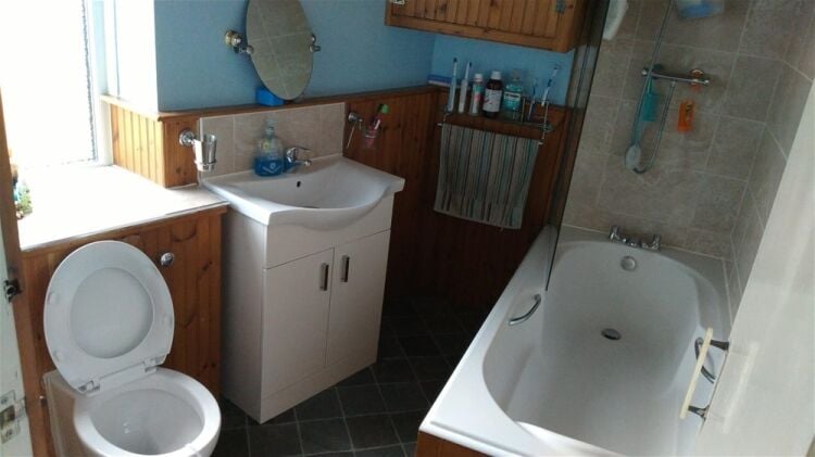 FREEHOLD LICENSED CONVENIENCE STORE WITH 4 BEDROOM ACCOMMODATION WEST YORKSHIRE