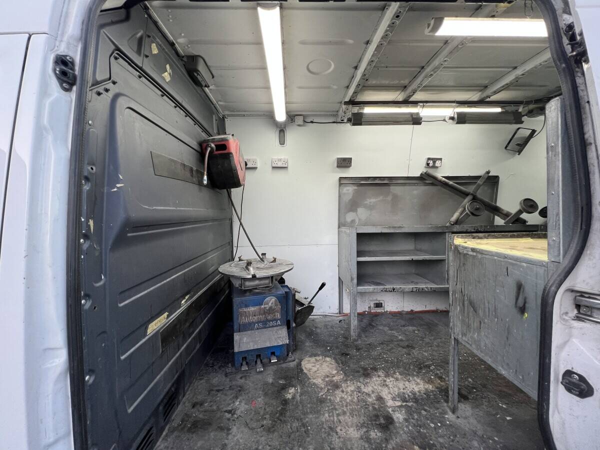 Mobile alloy wheel and smart repair van Photo 14