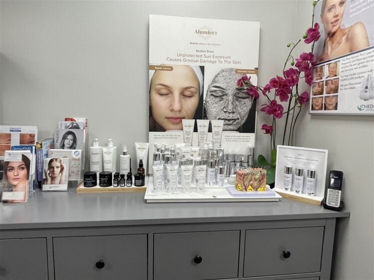 PROFITABLE, LONG-ESTABLISHED SKIN & LASER CLINIC WITH RECURRING CLIENTBASE Photo 14