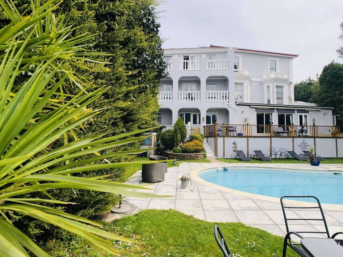 Beautiful guest house in Torquay for sale Photo 14