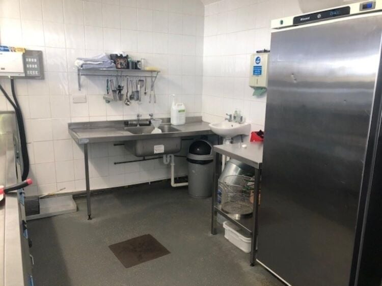 Freehold Investment Opportunity Located In Hayle Photo 14