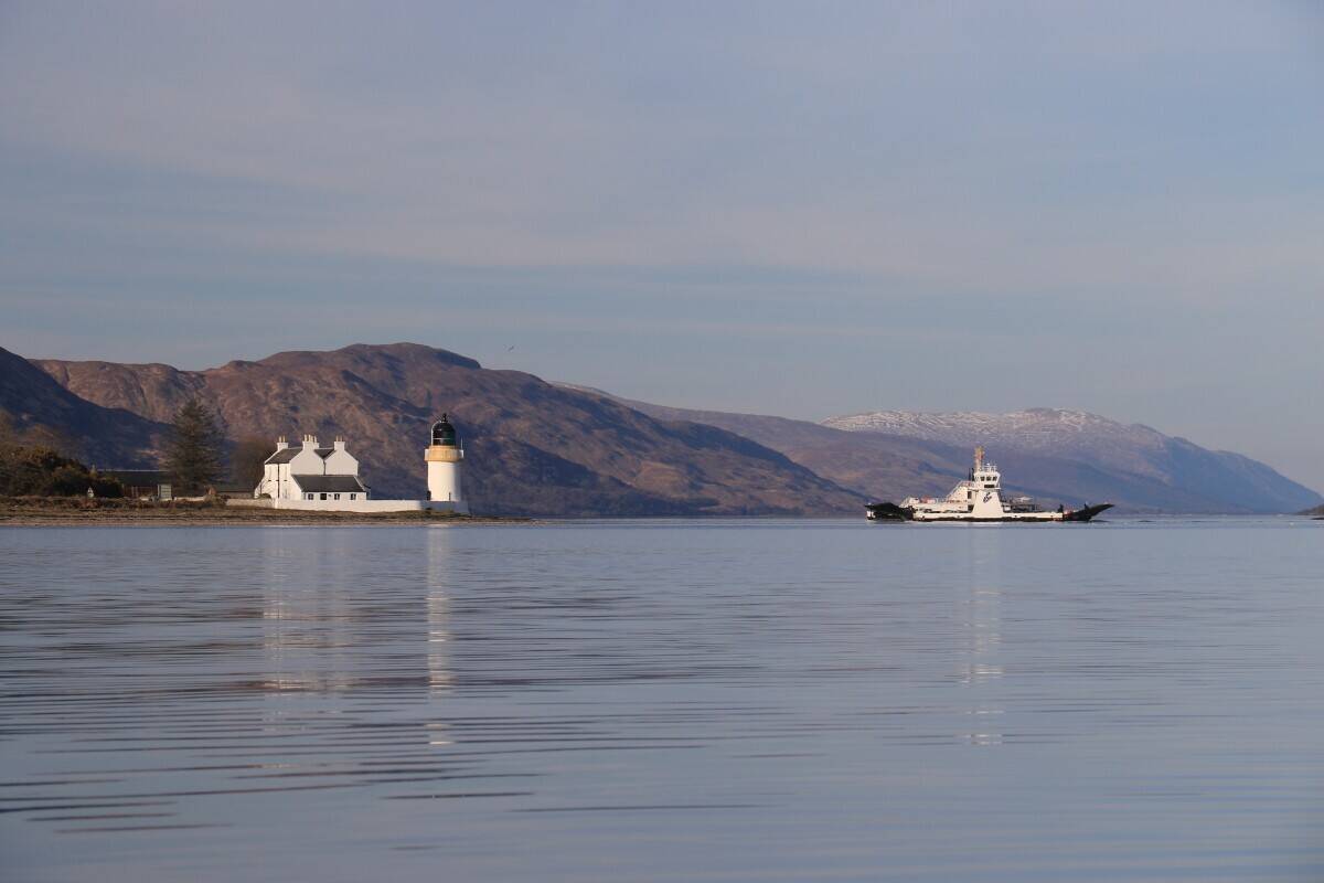 Fabulous Waterside Inn overlooking the Iconic Loch Linnhe - For Sale Photo 14