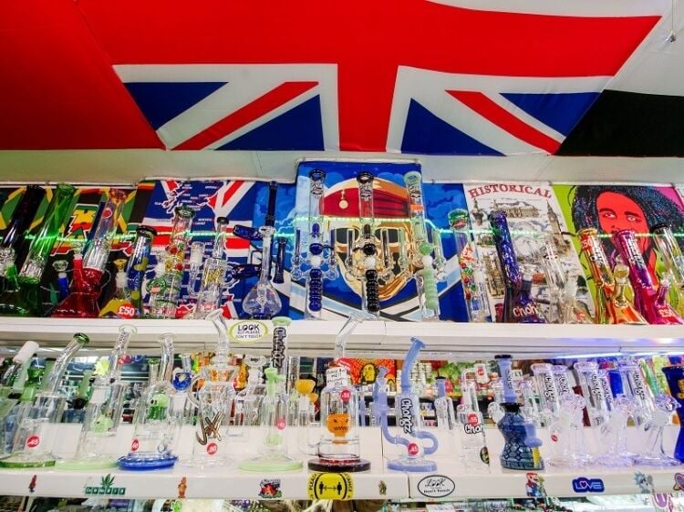 Well established wholesalers of smoking accessories and vapes shops for sale