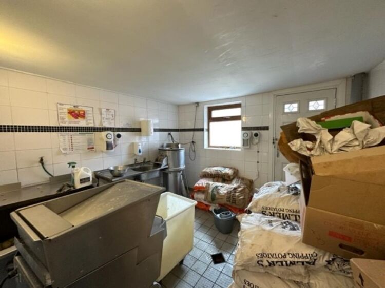 Leasehold Fish & Chip & Pizza Takeaway Located In Nuneaton Photo 14