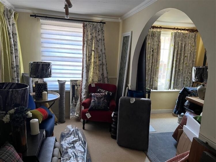 SOFT FURNISHINGS AND HOMEWARE RETAILER Photo 14