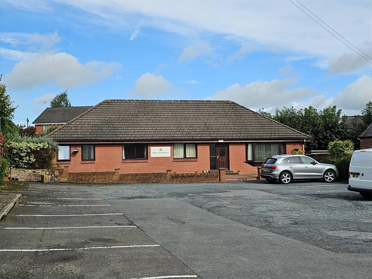 Family owned hotel in heart of Dumfries, close to all amenities including a detached 4 bed bungalow