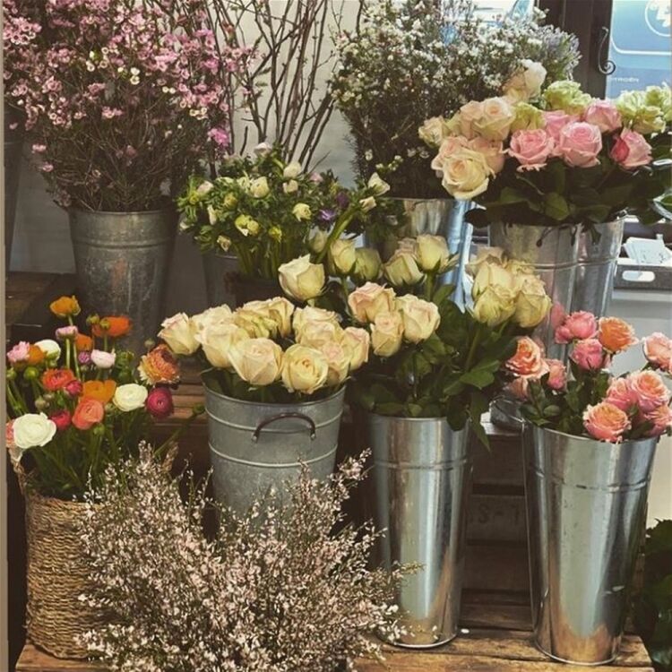 MULTI-AWARD-WINNING FLORISTS Photo 14