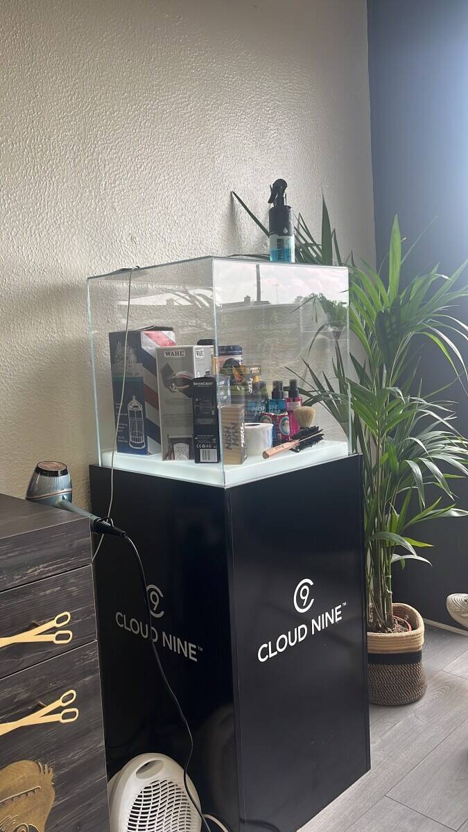 Unisex barber & hair salon is currently available for purchase in Calne Wiltshire Photo 14