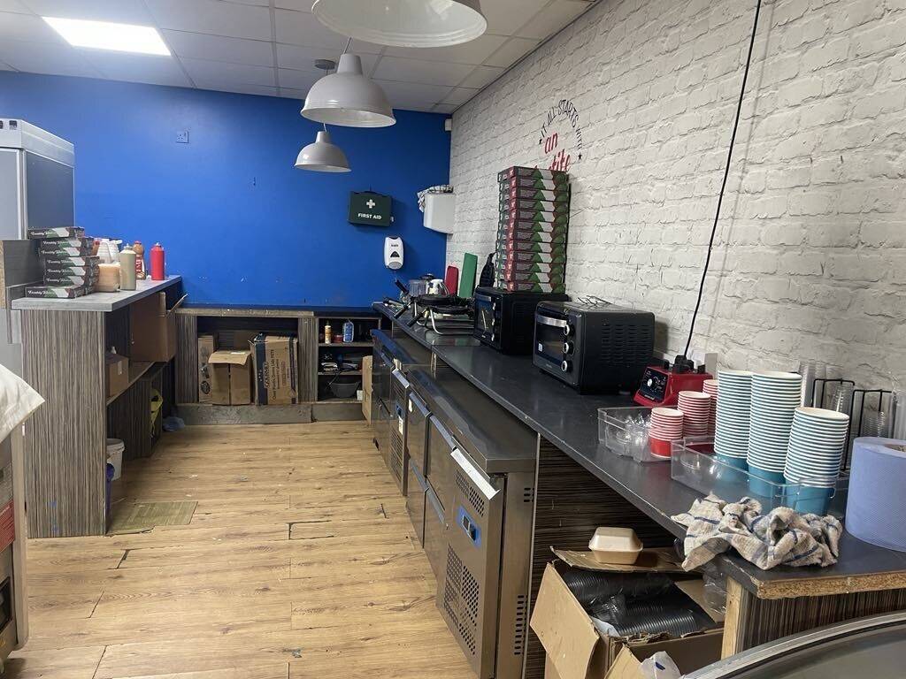 Takeaway & Desserts for sale, spacious workspace allowing alternative uses