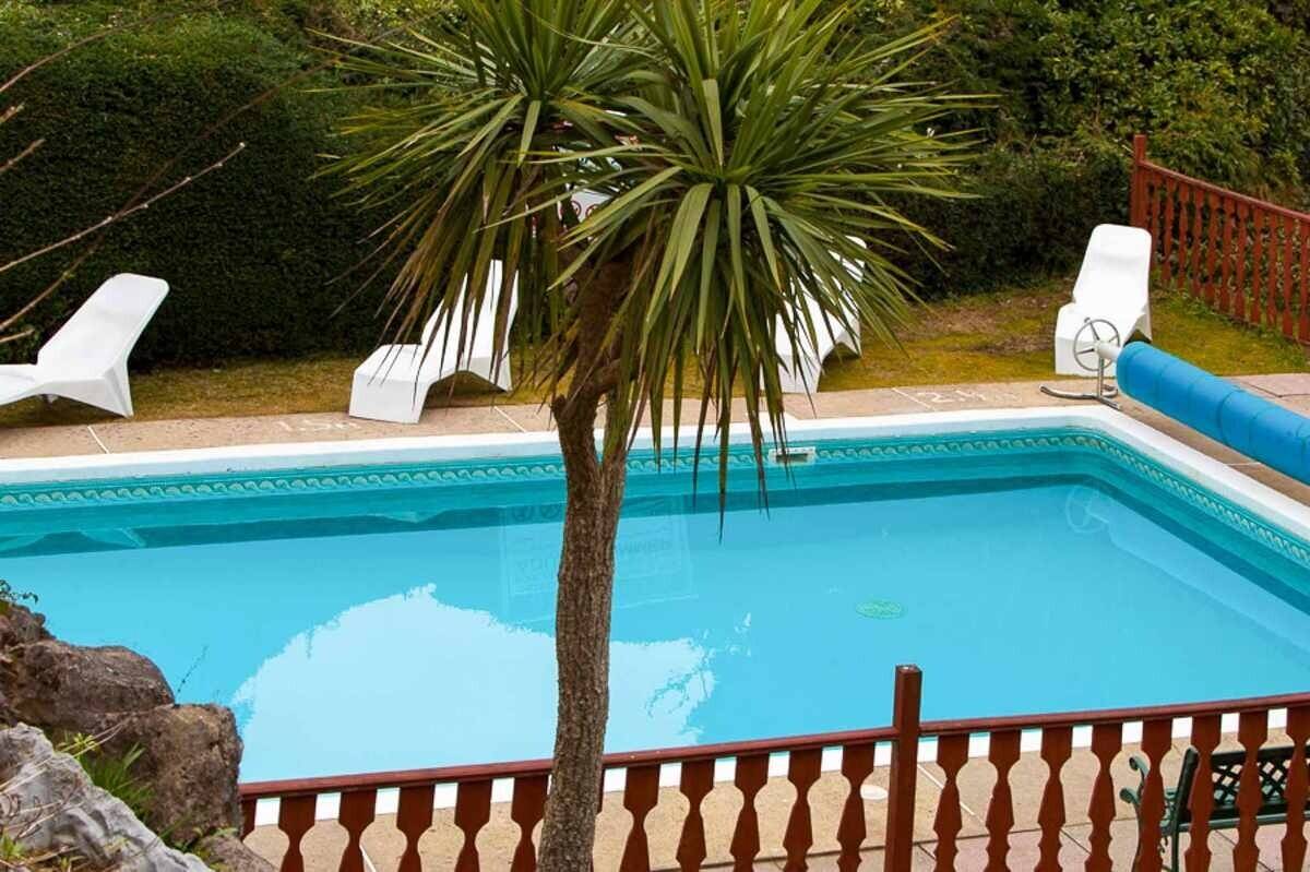 An Elegant Victorian Guest House with 18 Bedrooms Photo 14