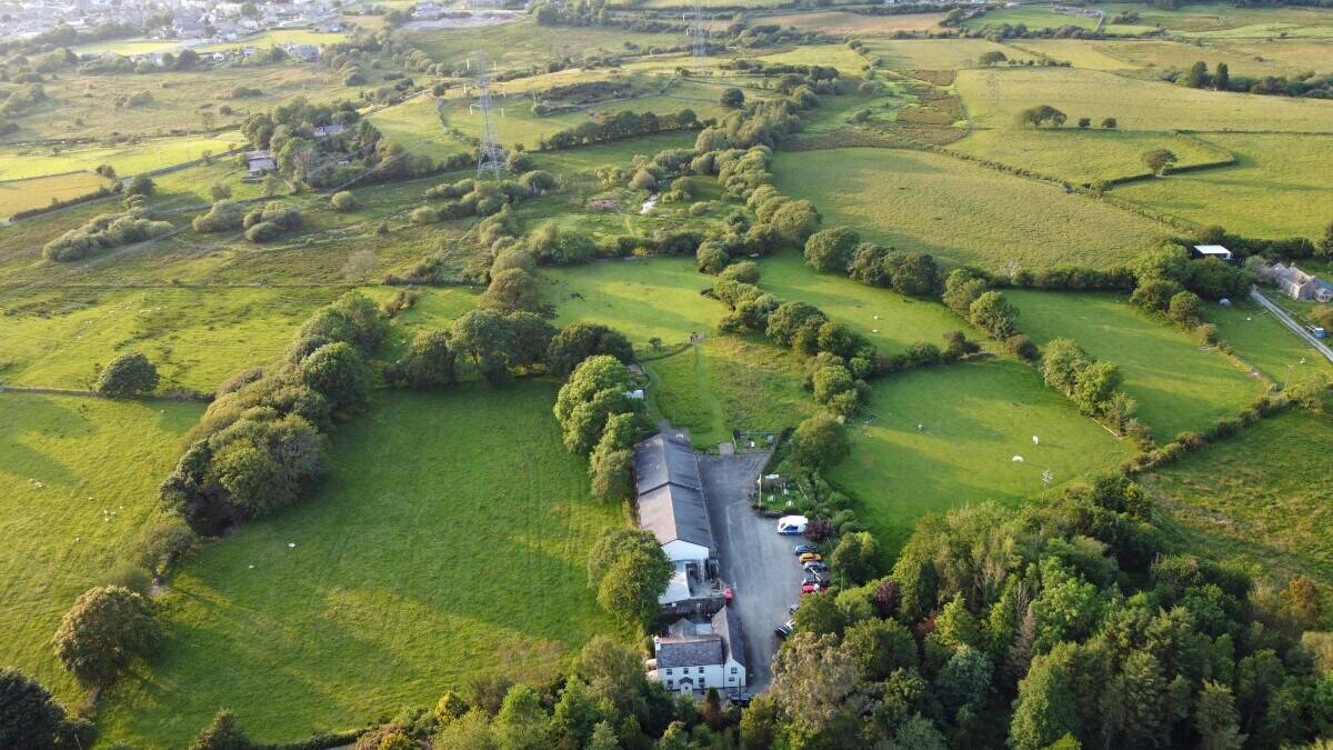 GWYNEDD - 19 BEDROOM HOSTEL AND CAMPSITE ON THE FRINGES OF SNOWDONIA NATIONAL PARK