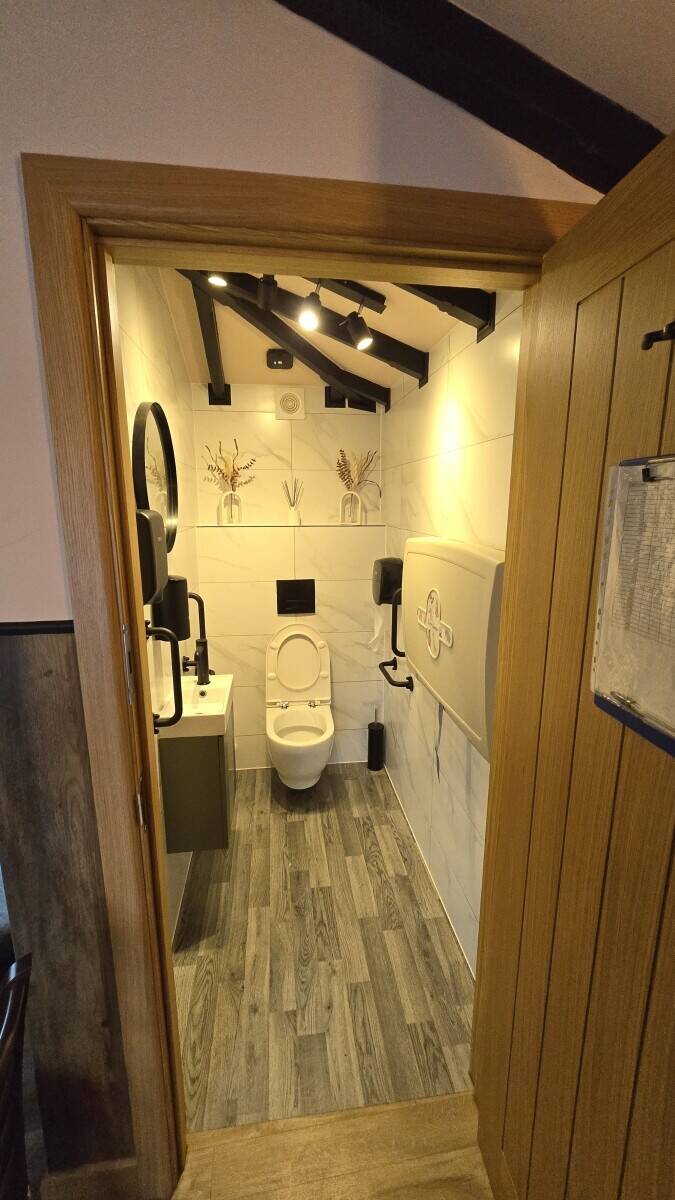 Charming Café for Sale in Glossop: Prime Location & Stunning Building Photo 14