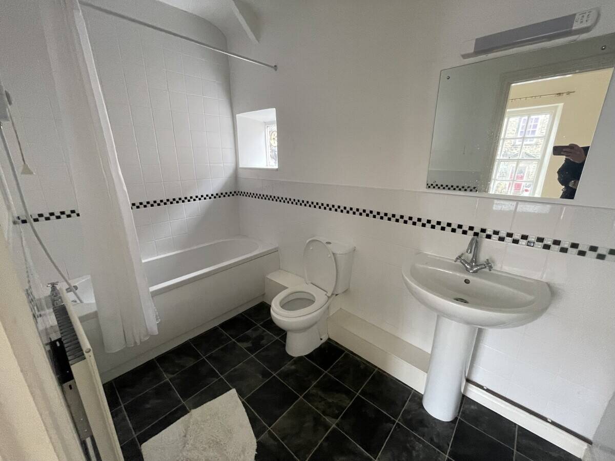 Freehold Commercial Opportunity with 3 Bedroom Property in Darlington, County Durham Photo 14