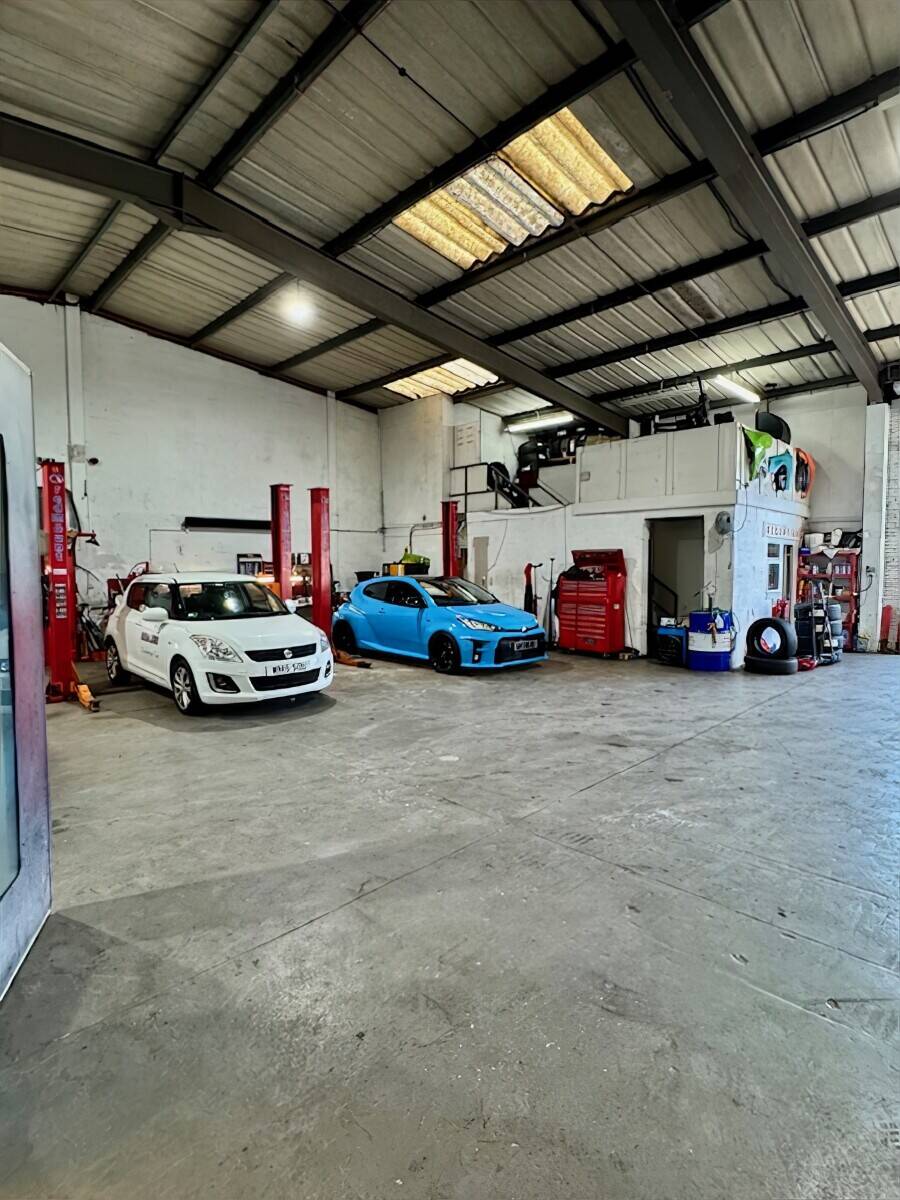 Car repair garage in Cardiff Photo 14