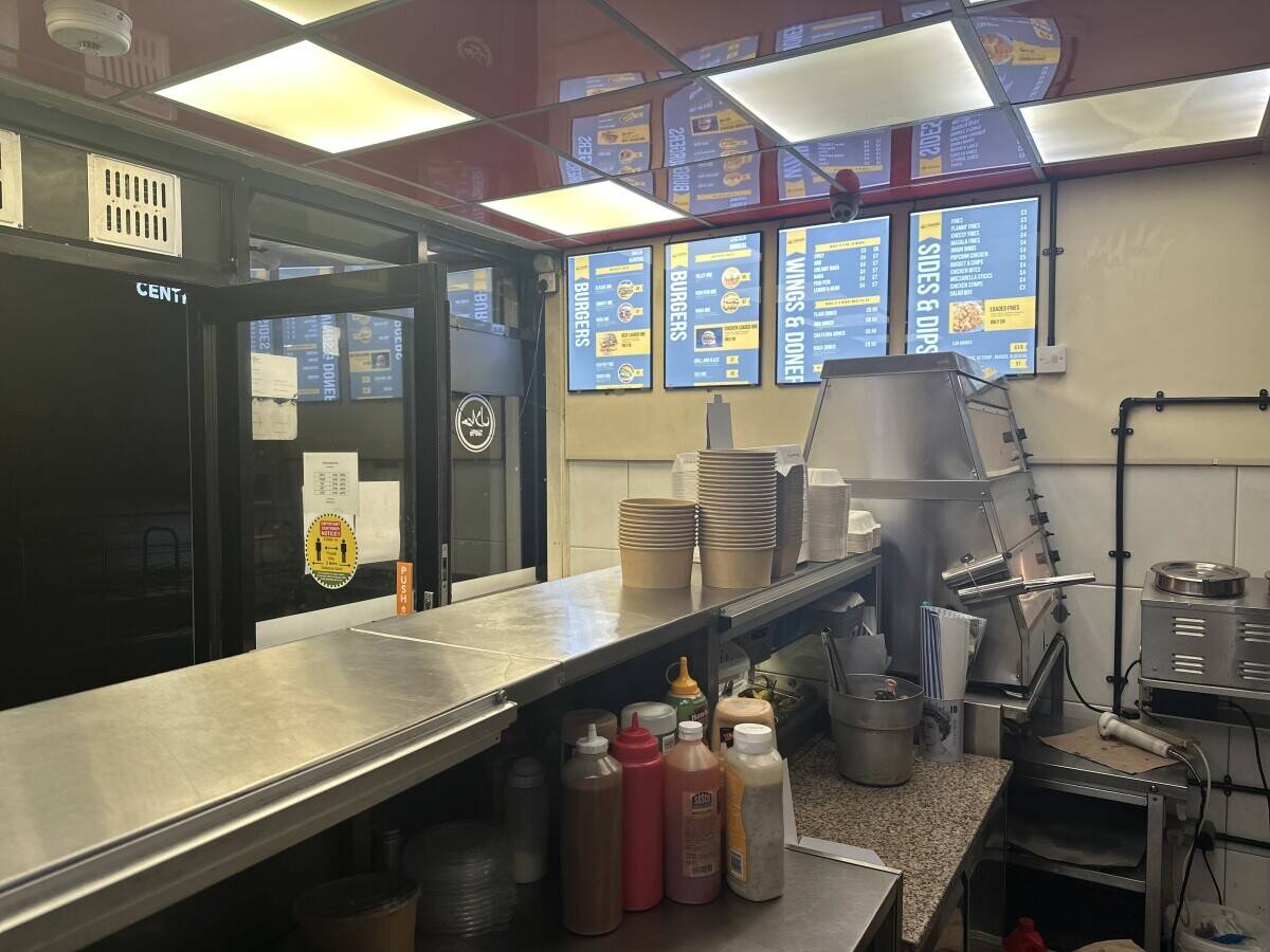 Fast food takeaway and seating town centre location  Photo 14