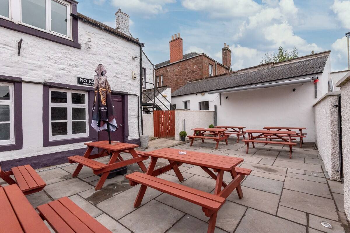 Established & Well Presented 9-Bedroom Hotel For Sale