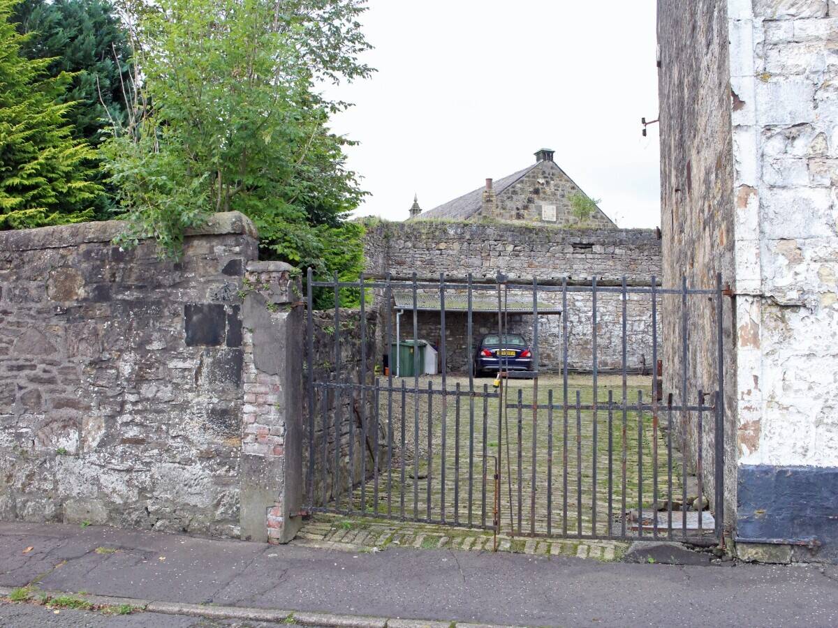 AYRSHIRE – 8 BEDROOM HOTEL AND BAR WITH CAR PARK