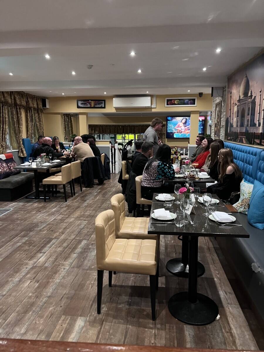 Well decorated full fitted en Indian Restaurant for sale in Sittingbourne 