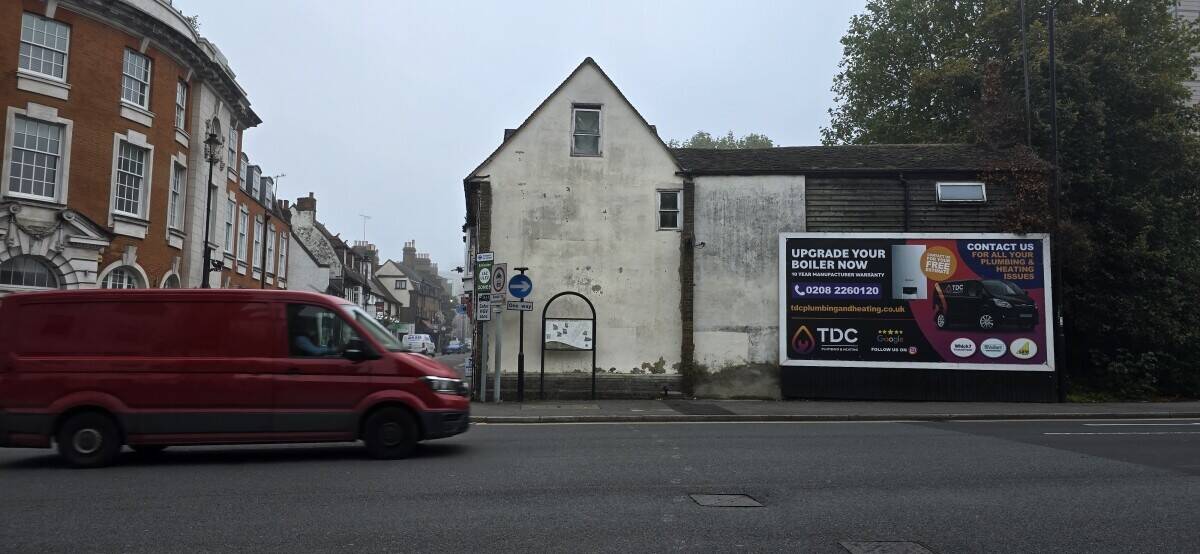 Takeway shop for rent